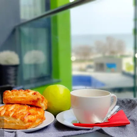 Visum Pool & Mamaia Nord Apartamento 3*