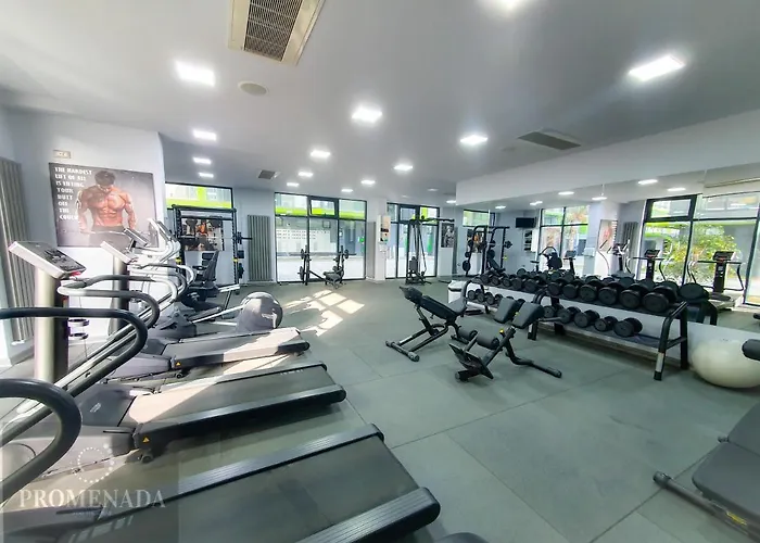 Visum Pool & Mamaia Nord Апартаменты Нэводари