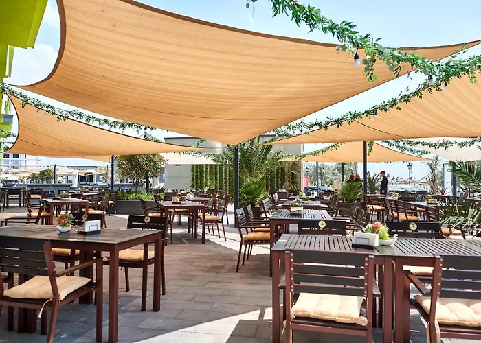 Appartamento Visum Pool & Mamaia Nord 3*